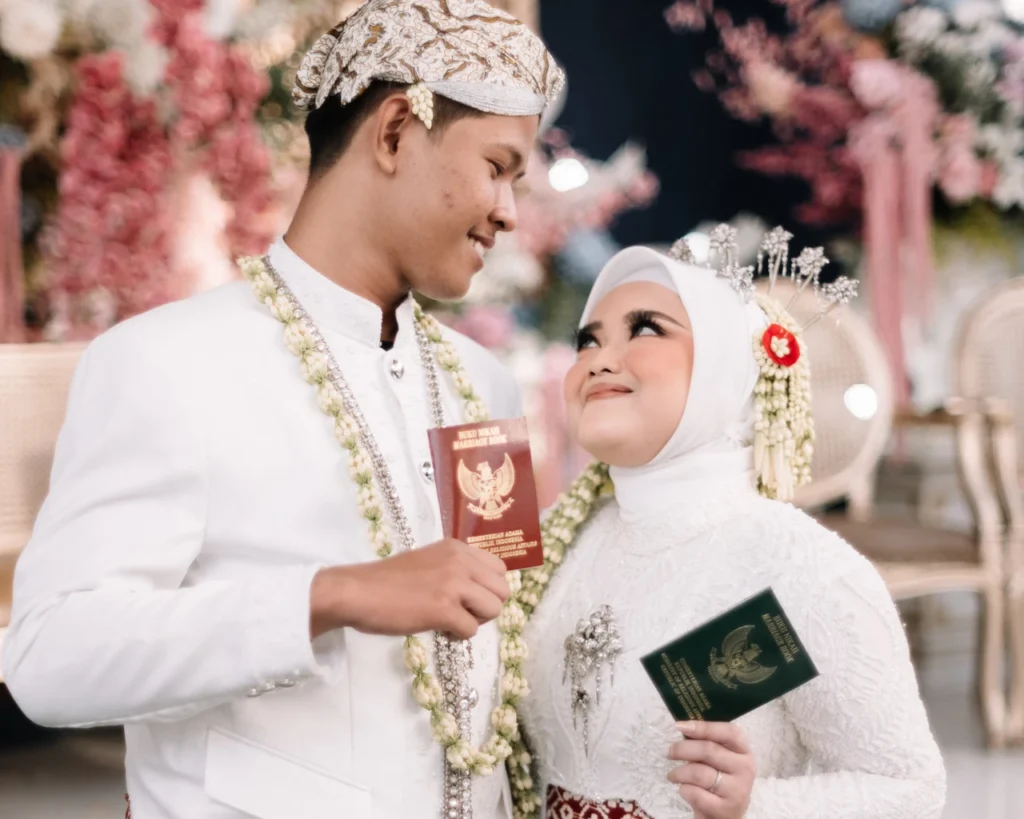 Warna Buku Nikah Perempuan dan Laki-Laki, Mengapa Berbeda?