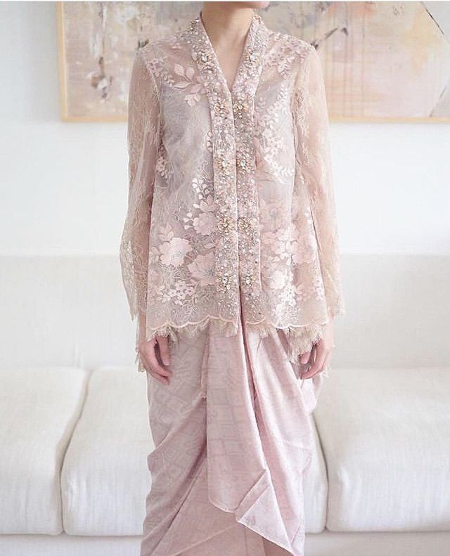 warna baju kebaya pastel untuk kondangan siang hari