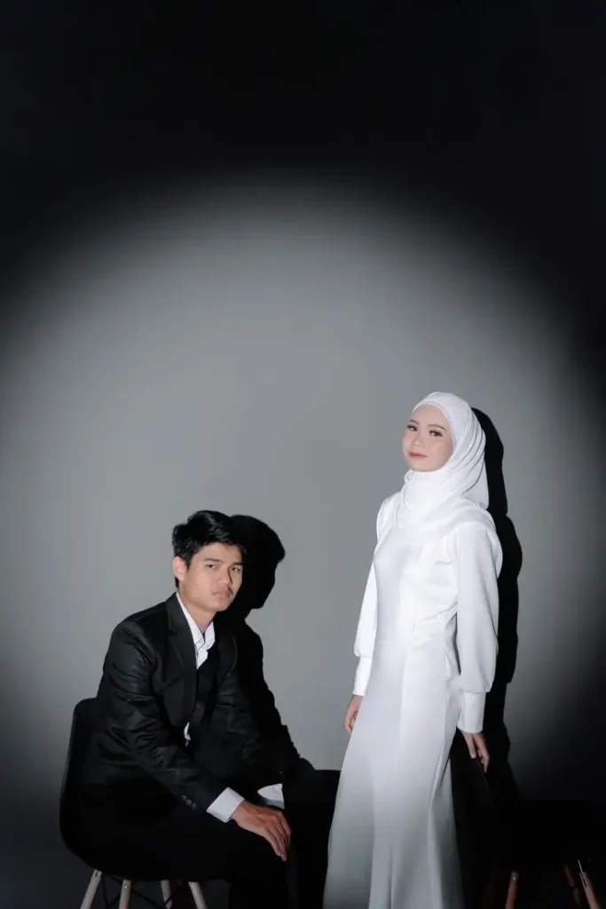 8 Cara Berpose Foto Prewedding yang Bagus