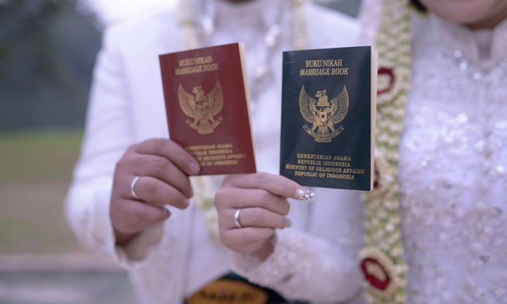 warna buku nikah suami dan istri