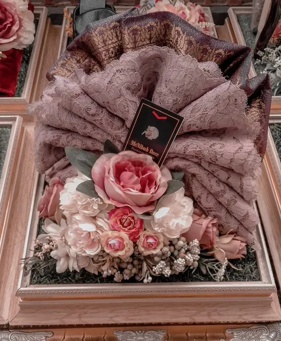 hantaran pakaian mewah kebaya